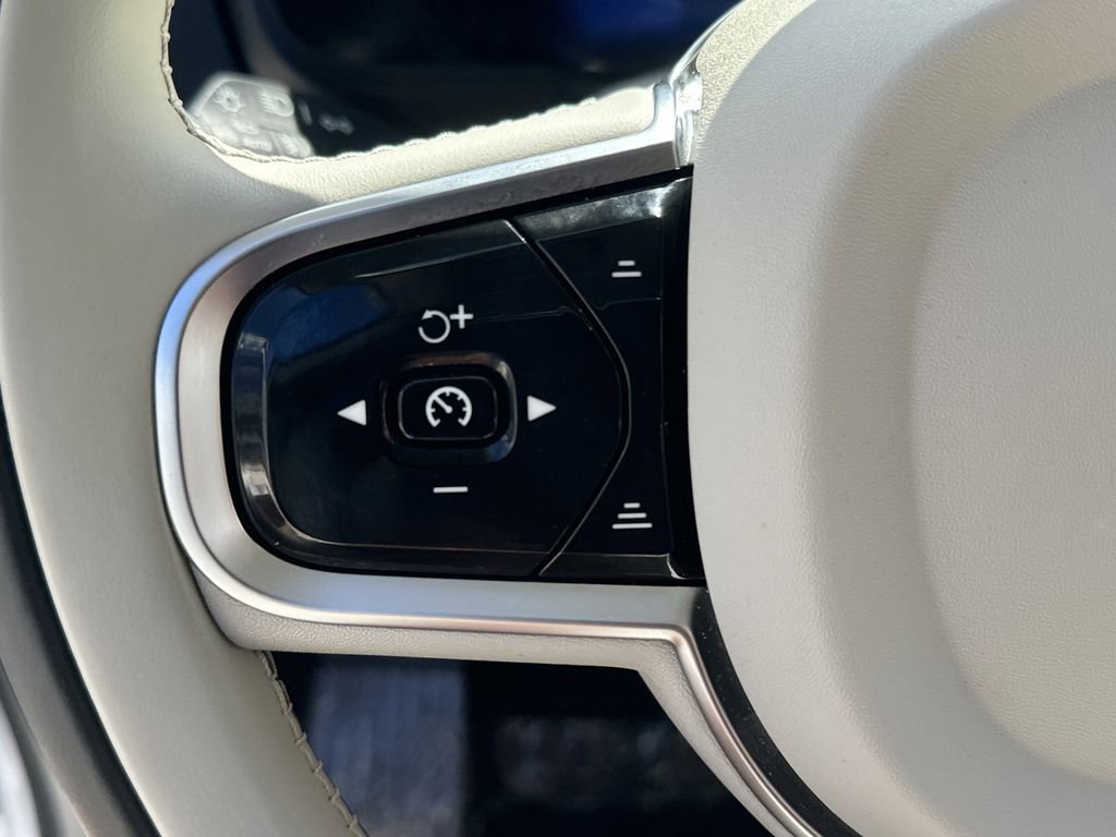 Used 2025 Volvo XC90 B5 Plus w/ Protection Package Premier image 25