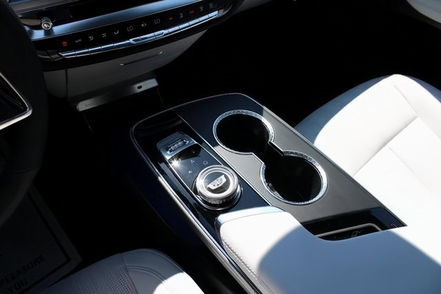 New 2025 Cadillac Lyriq Luxury image 28