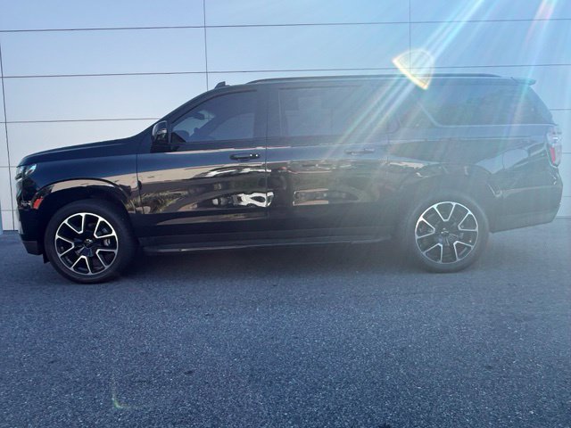 Used 2022 Chevrolet Suburban RST w/ Luxury Package AWD/4WD image 2