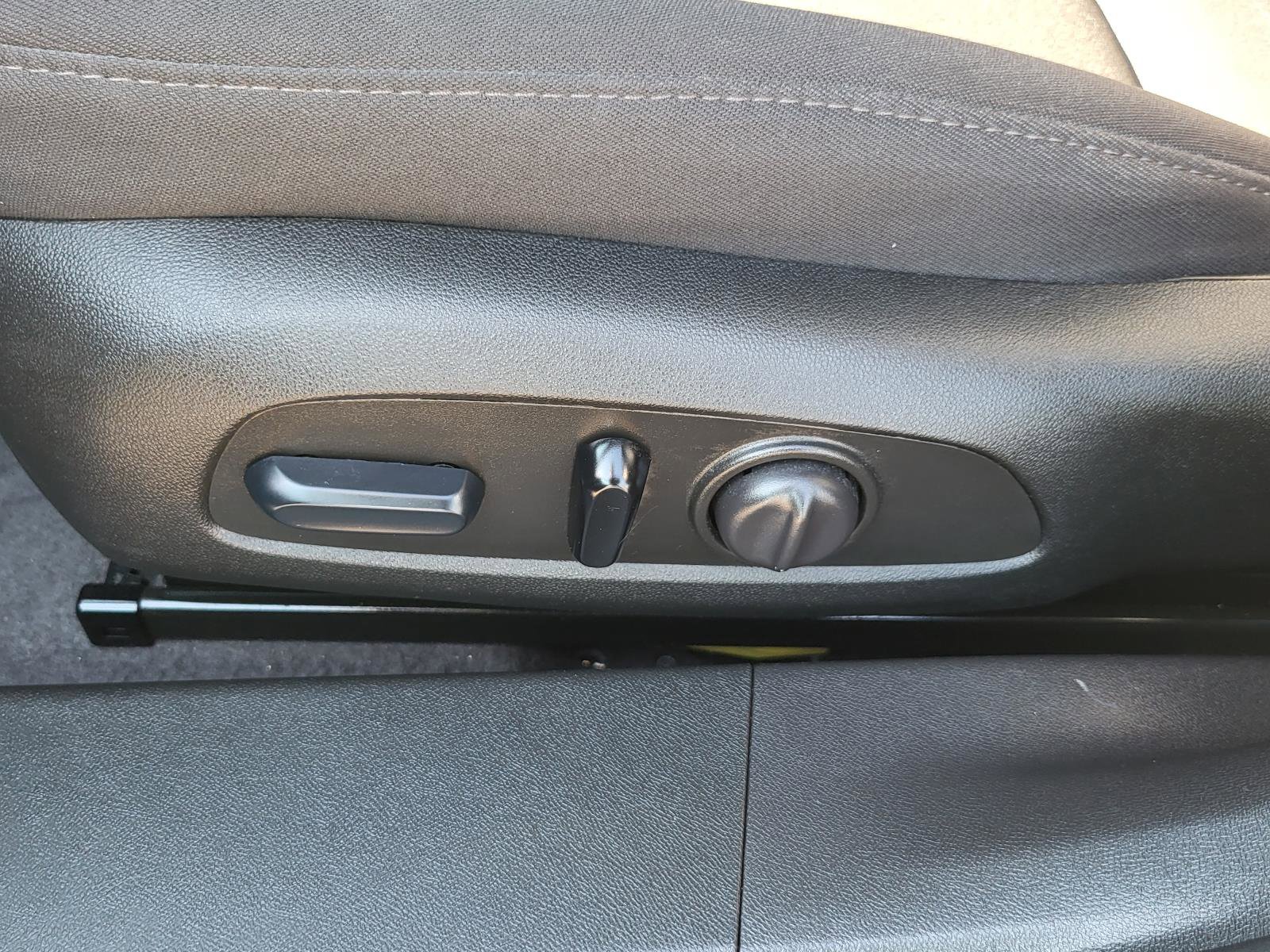 Used 2023 Chevrolet Malibu LT FWD image 18