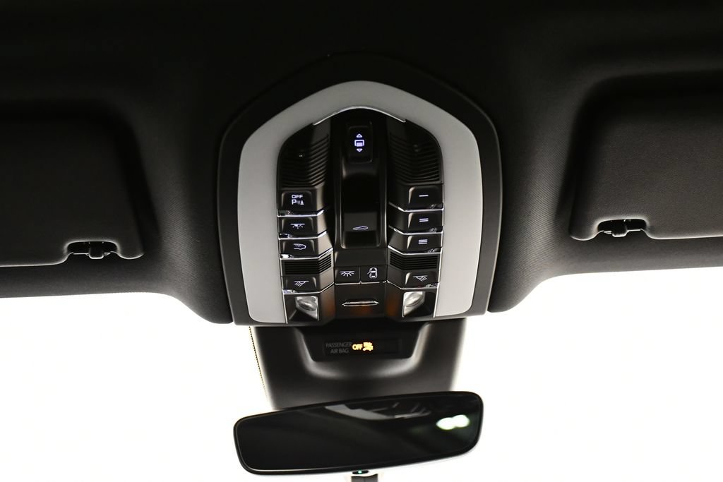 Certified 2026 Porsche Macan AWD/4WD image 34