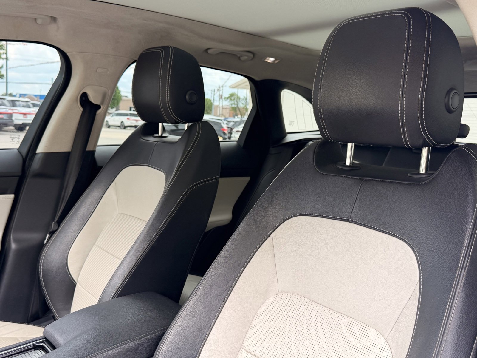 Used 2019 Jaguar F-PACE R-Sport image 15