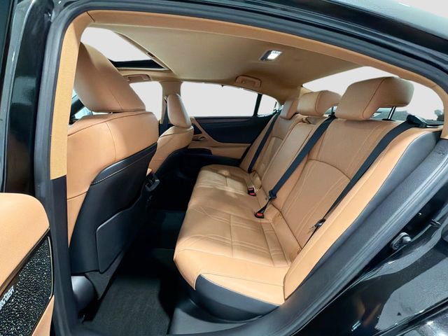 Used 2023 Lexus ES 300h Ultra Luxury image 20