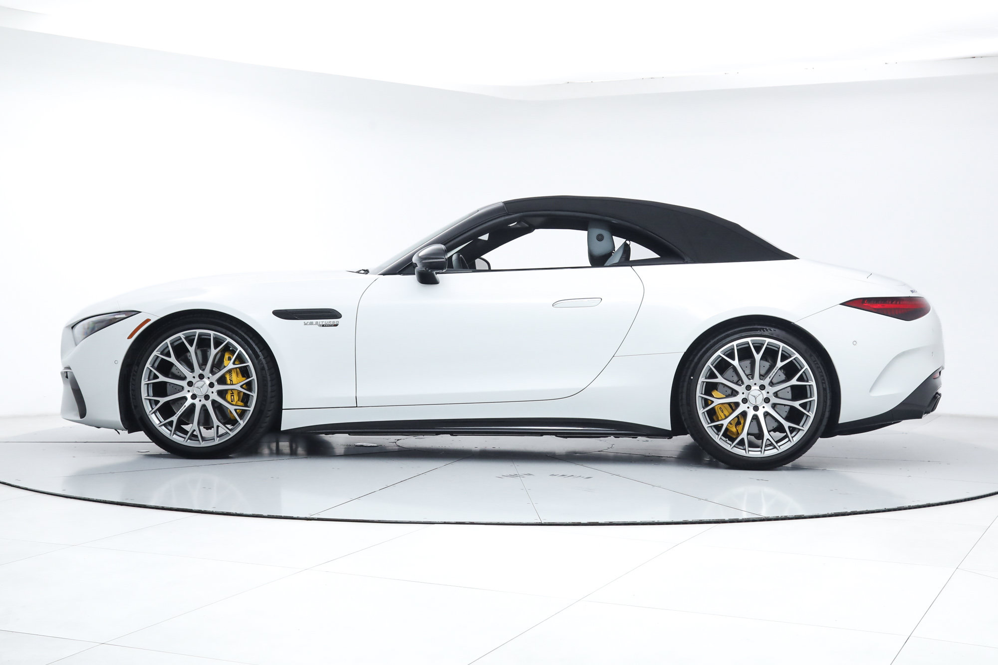 Used 2023 Mercedes-Benz SL 55 AMG 4MATIC image 4