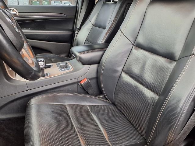 Used 2015 Jeep Grand Cherokee Limited w/ Luxury Group II image 3