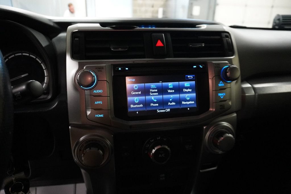Used 2017 Toyota 4Runner SR5 AWD/4WD image 17
