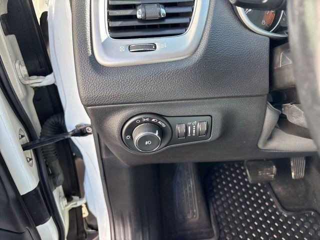Used 2018 Jeep Compass Latitude w/ Cold Weather Group image 19