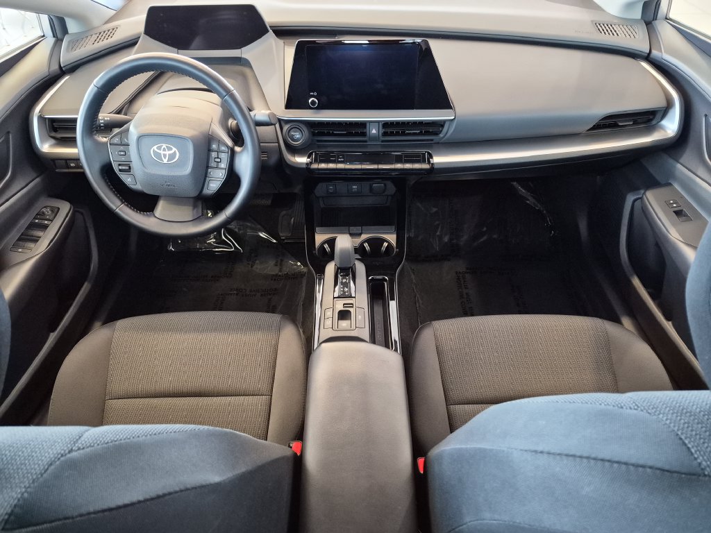 Used 2025 Toyota Prius LE FWD image 28