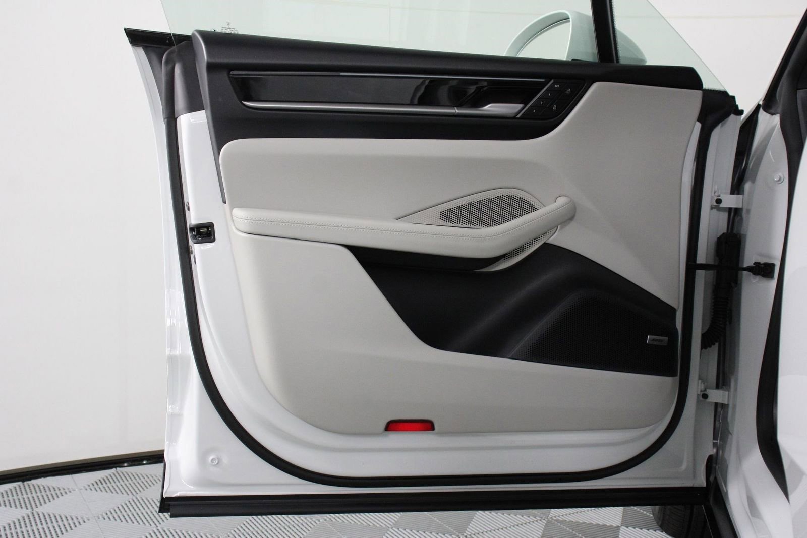 Certified 2024 Porsche Macan 4 Electric image 20