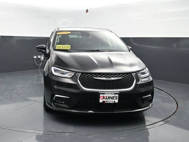 Used 2024 Chrysler Pacifica Limited FWD video 2