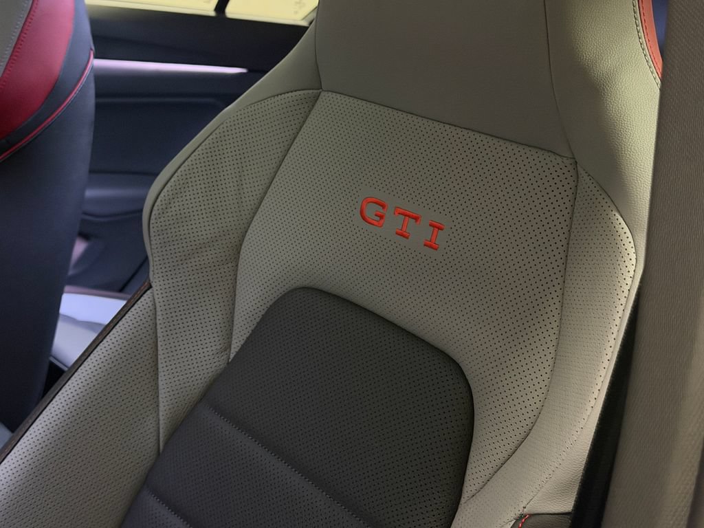 New 2026 Volkswagen GTI SE FWD image 10