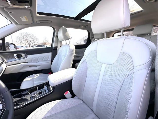 Used 2025 Kia Sorento SX image 18