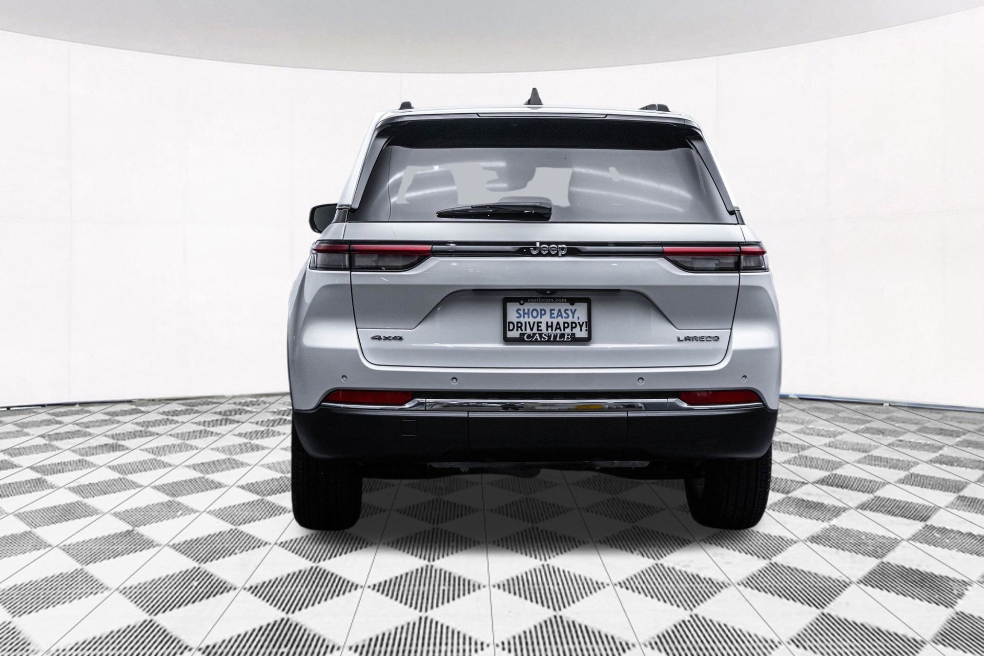 Used 2023 Jeep Grand Cherokee Laredo X image 10