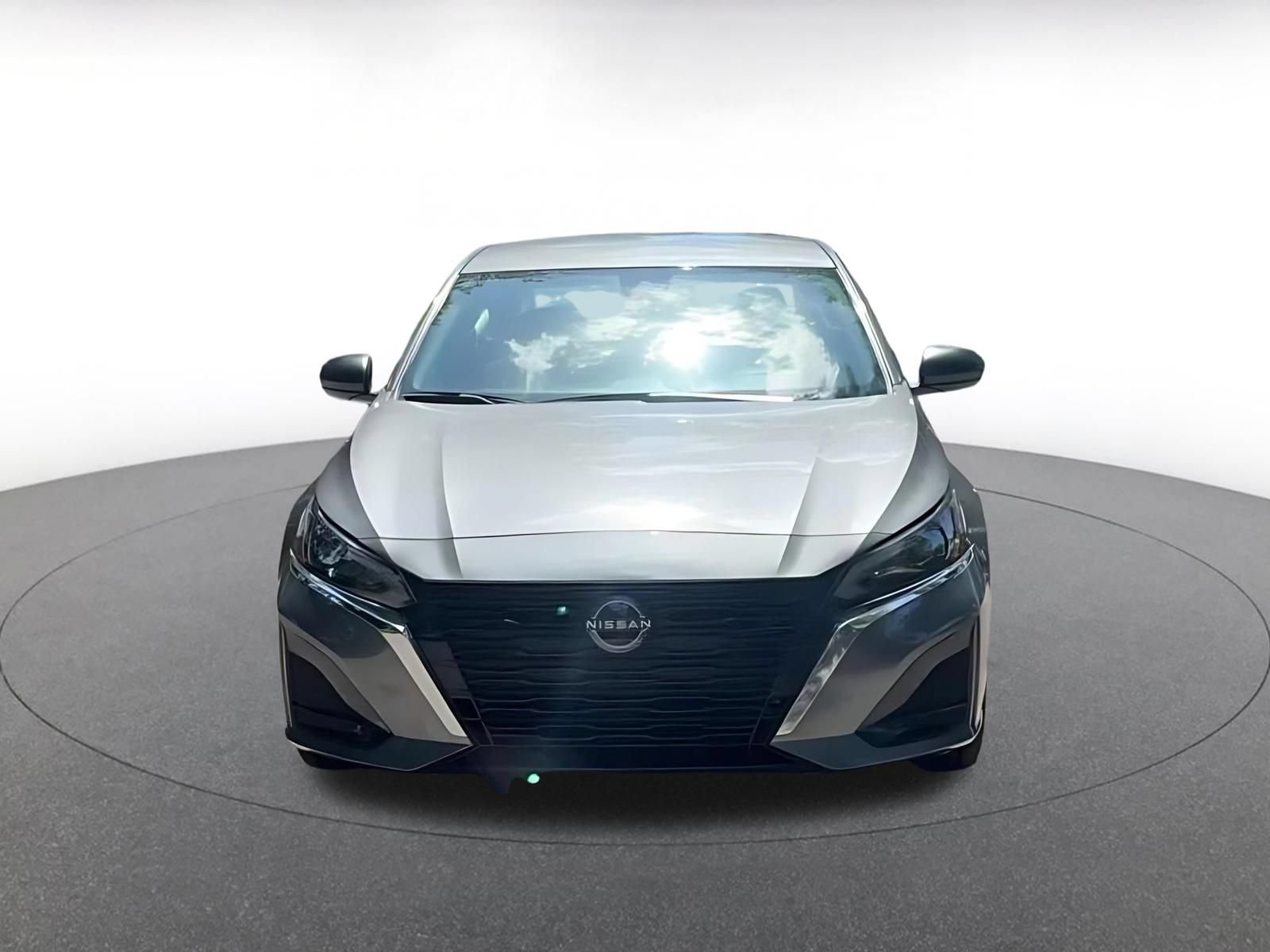 Used 2025 Nissan Altima 2.5 SV FWD image 4