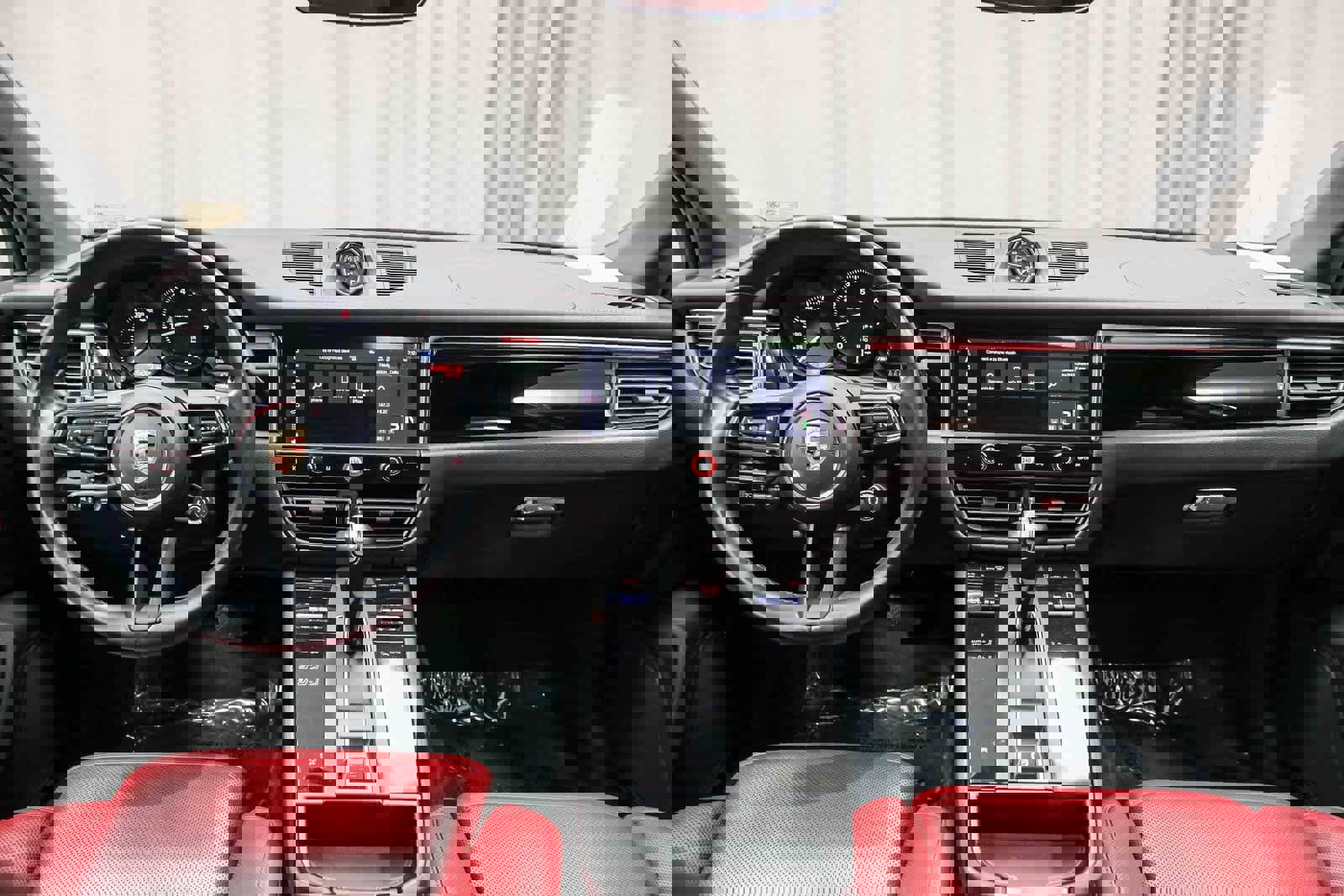 Used 2024 Porsche Macan image 14