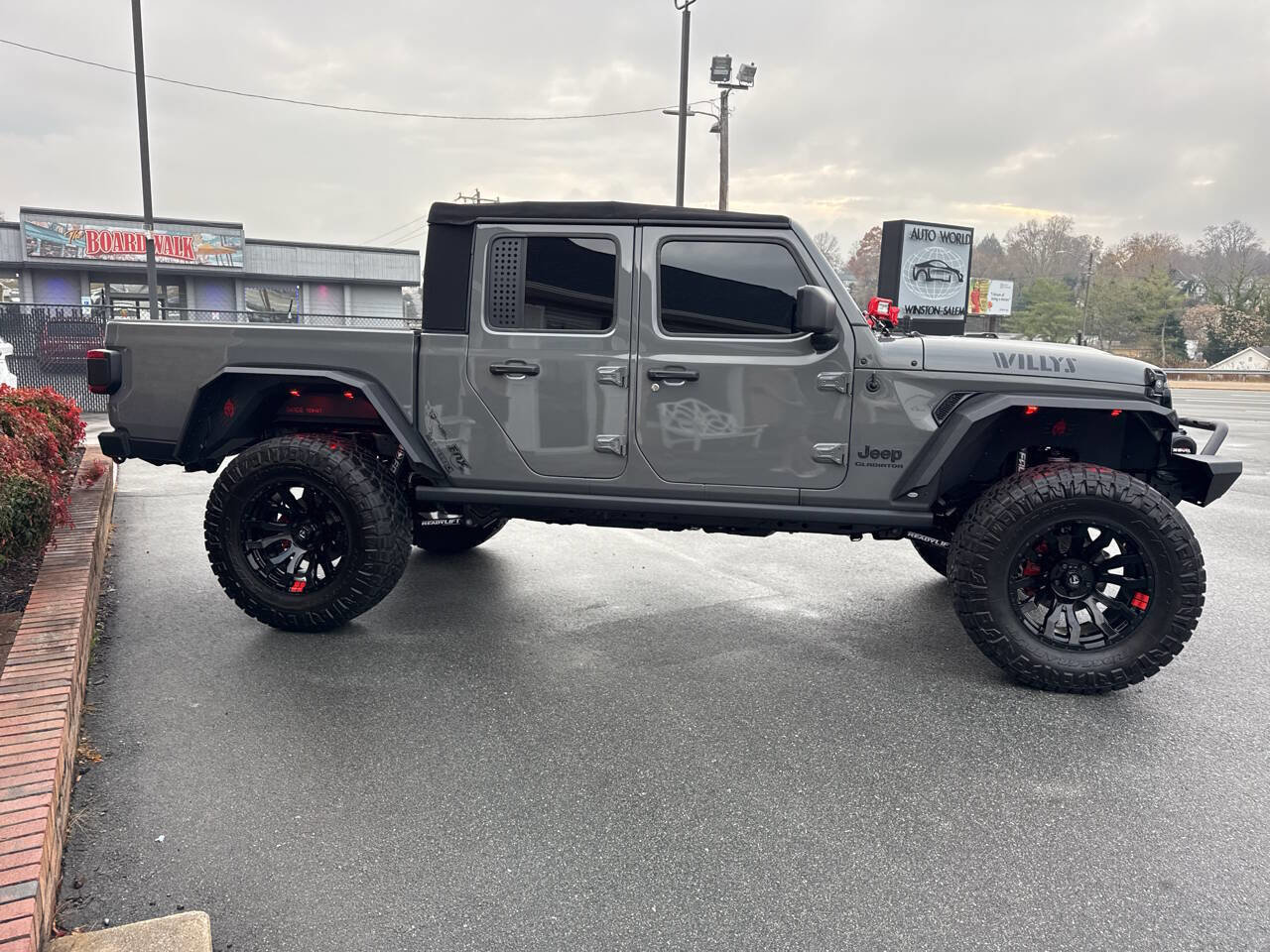 Used 2021 Jeep Gladiator Sport image 10