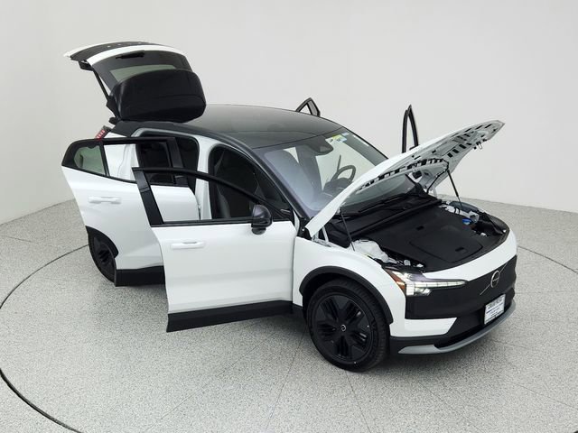 New 2026 Volvo EX30 Cross Country Ultra image 18