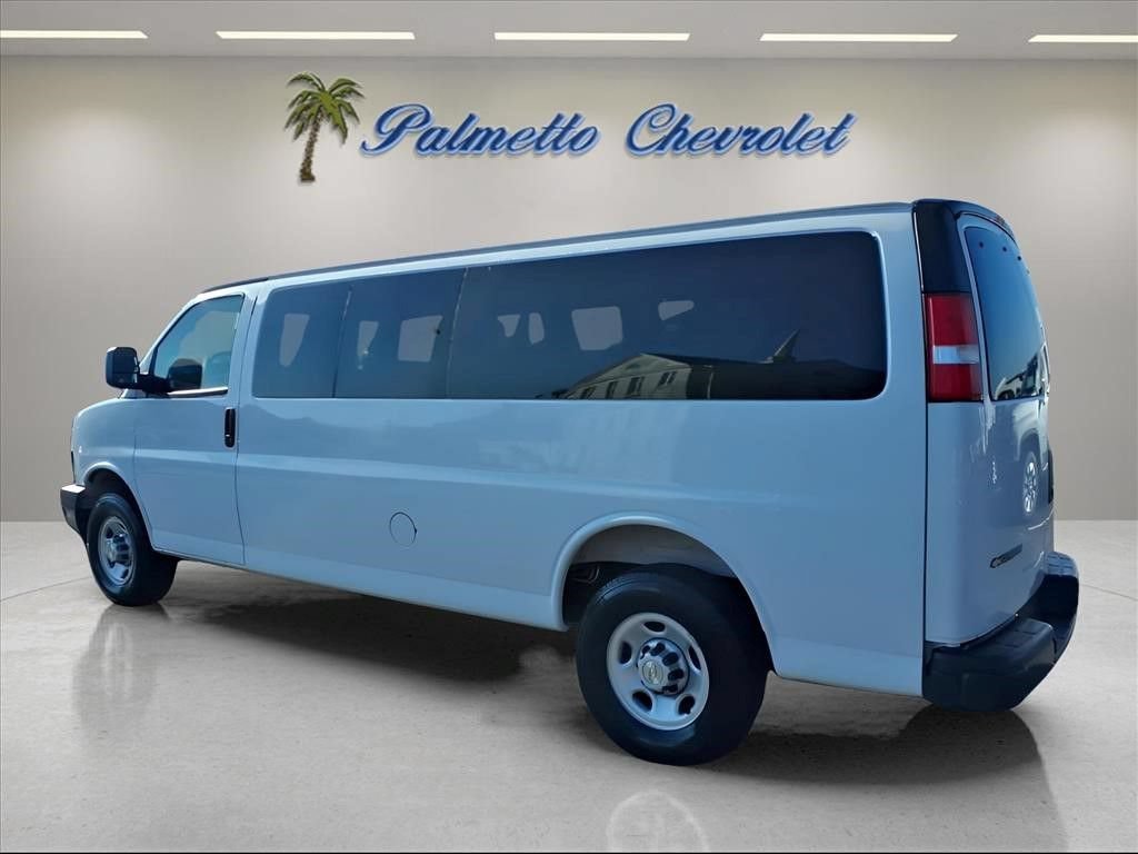 Used 2025 Chevrolet Express 3500 LS RWD image 3