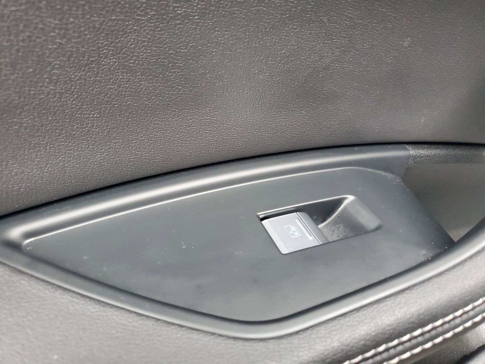 Used 2024 Audi Q8 e-tron Premium Plus w/ Premium Plus Package image 17