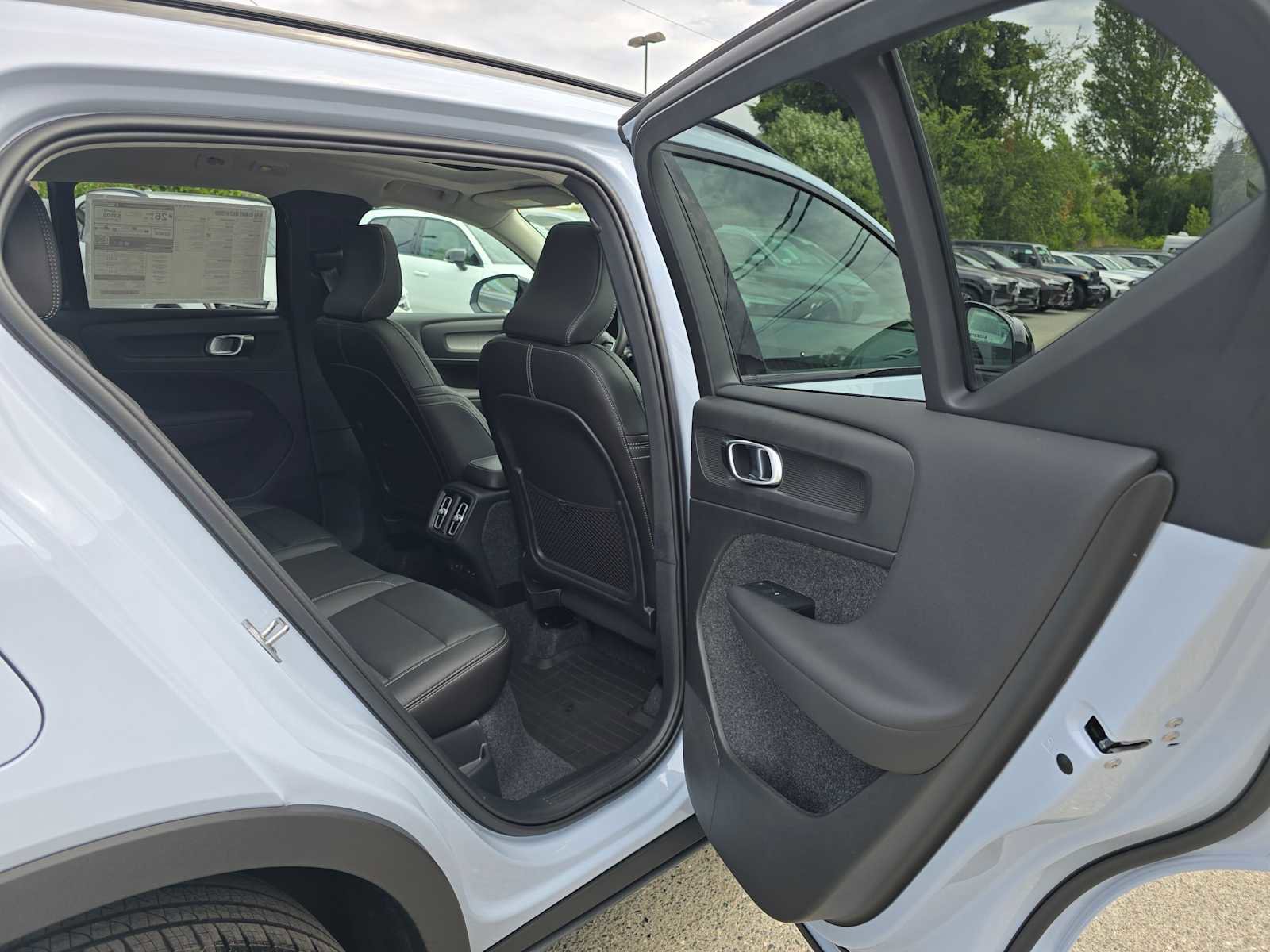 New 2026 Volvo XC40 B5 Ultra w/ Climate Package AWD/4WD image 13