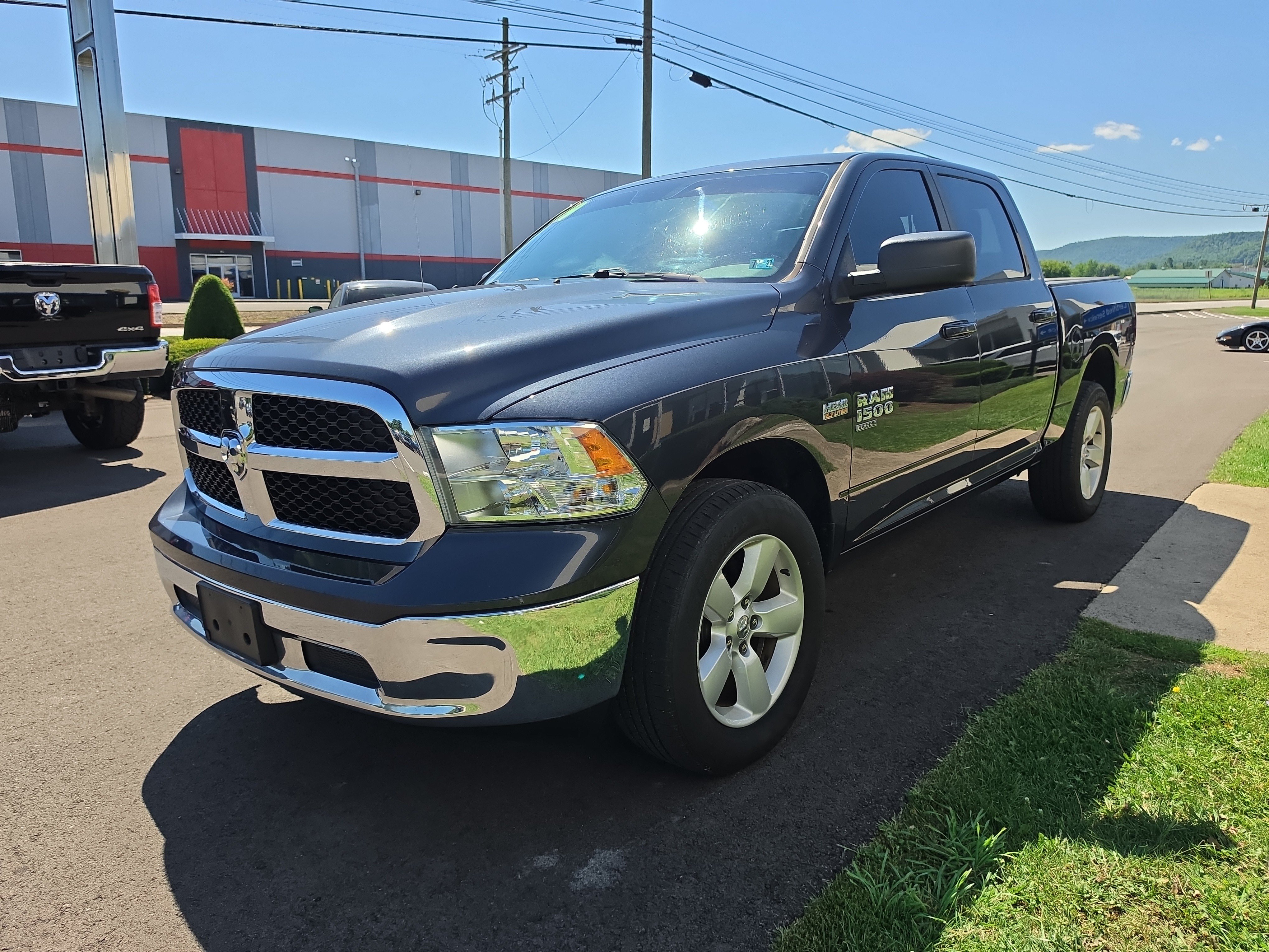 Used 2019 RAM 1500 Classic SLT AWD/4WD image 8
