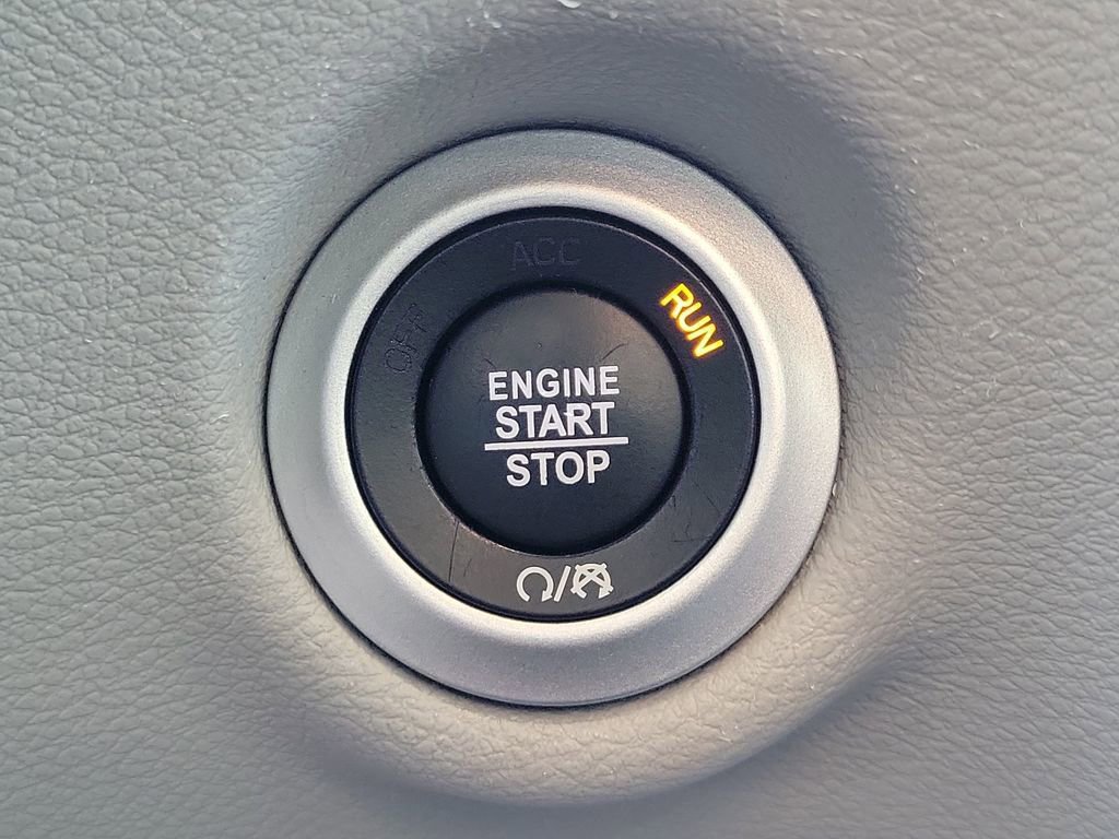 Used 2023 Chrysler Pacifica Touring-L FWD image 6