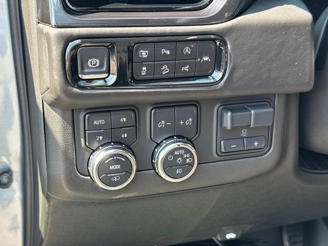 Used 2025 GMC Yukon AT4 Ultimate w/ LPO, Floor Liner Package AWD/4WD image 30