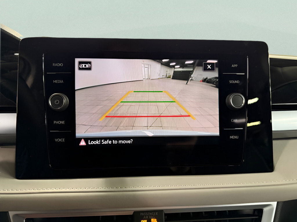 Used 2025 Volkswagen Taos SE image 16