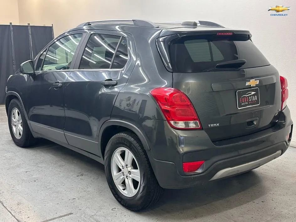 Used 2017 Chevrolet Trax LT w/ Driver Confidence Package FWD image 6