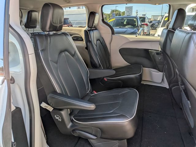 Certified 2022 Chrysler Pacifica Limited AWD/4WD image 35