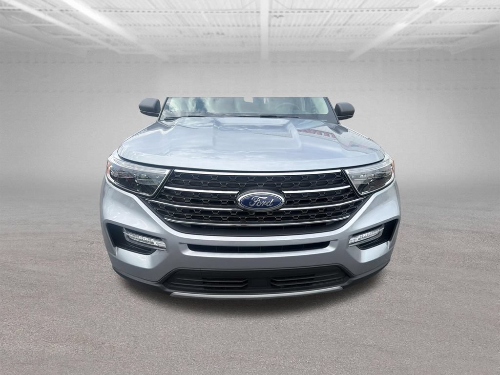 Used 2024 Ford Explorer XLT w/ Equipment Group 202A AWD/4WD image 15