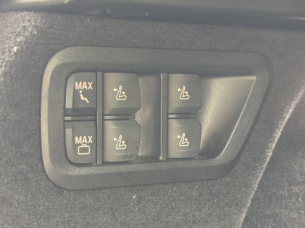 Used 2024 BMW X7 M60i w/ Executive Package image 20