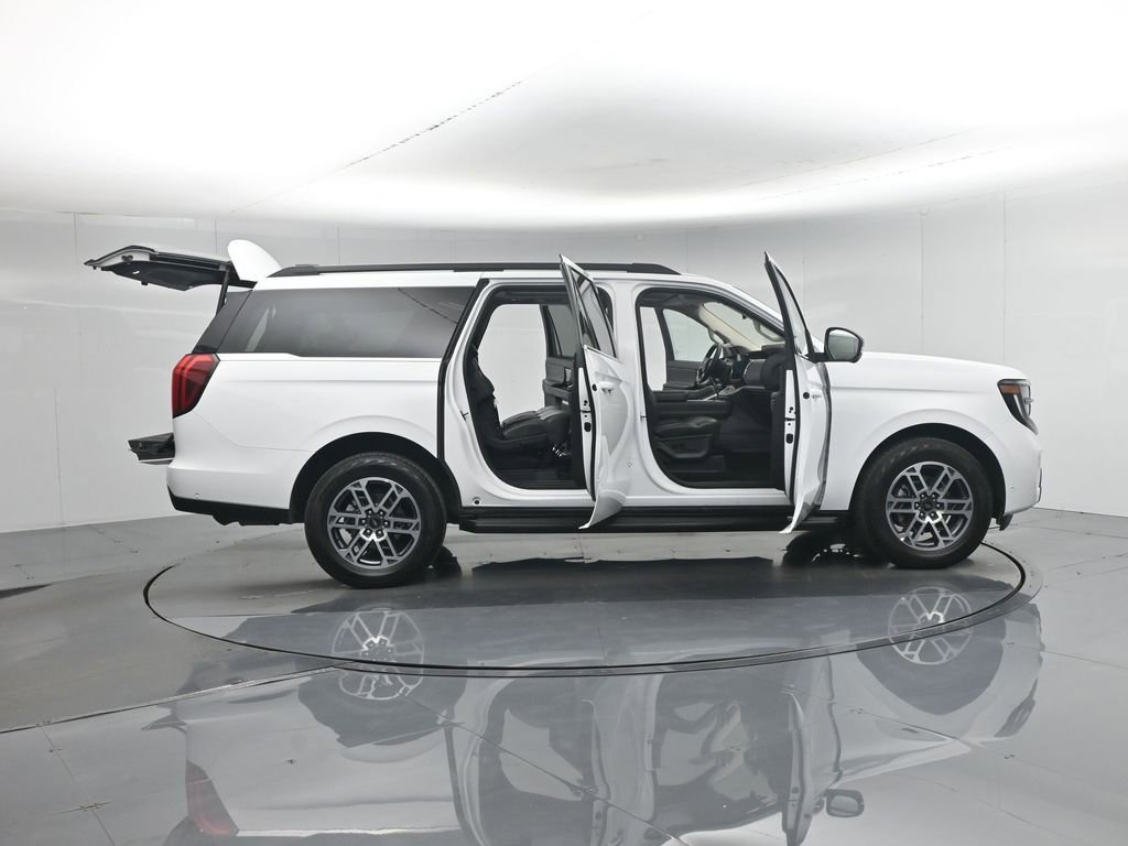 Used 2025 Ford Expedition Max Active AWD/4WD image 5