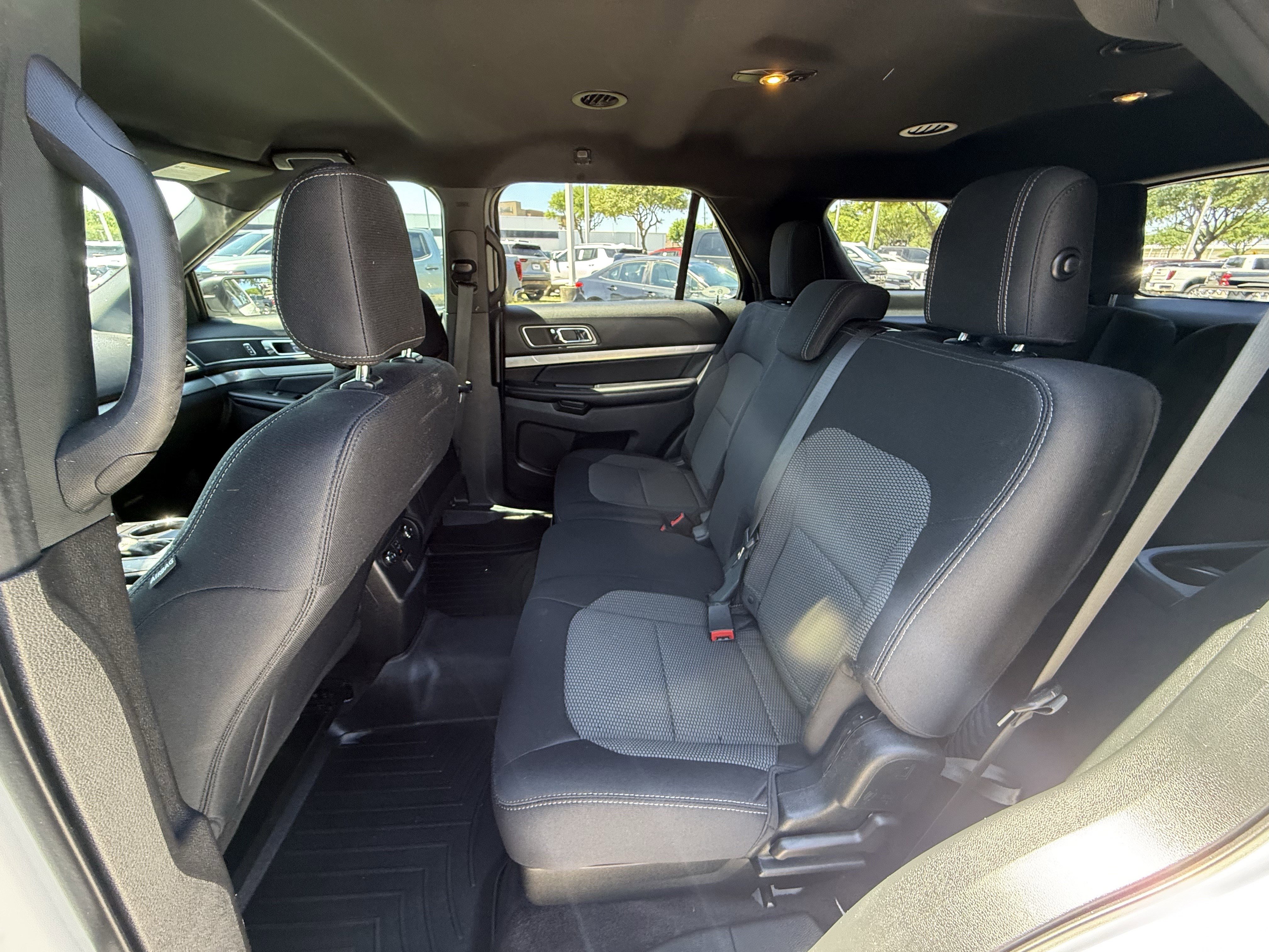 Used 2018 Ford Explorer XLT image 29