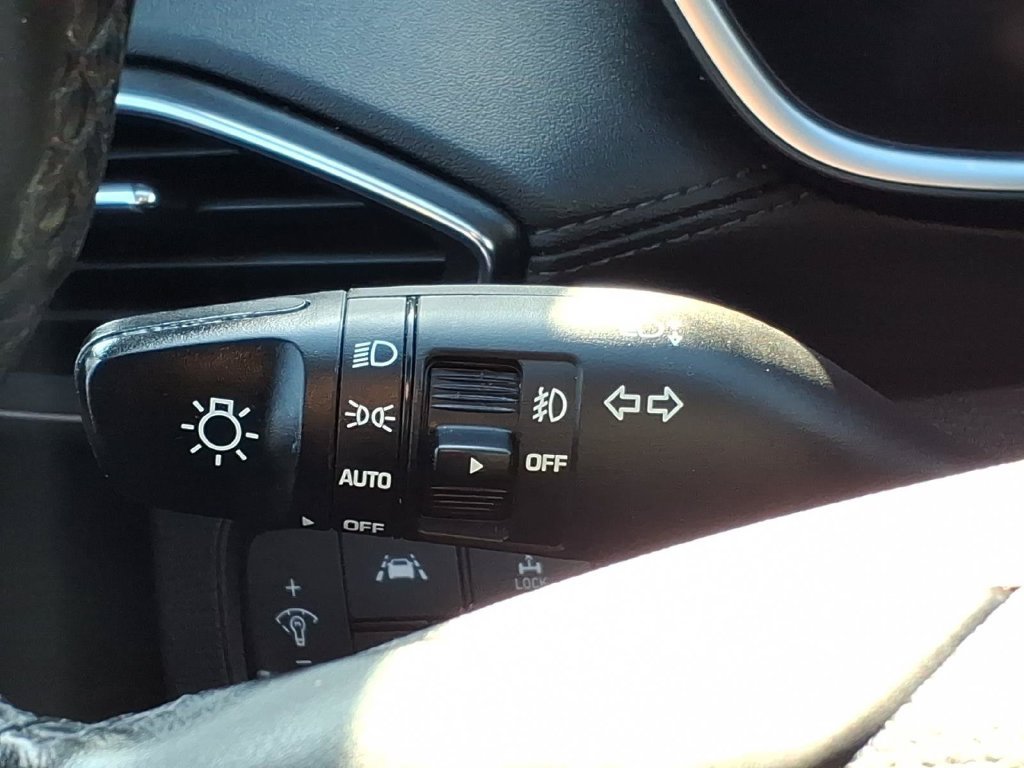 Used 2020 Hyundai Santa Fe Limited AWD/4WD image 29