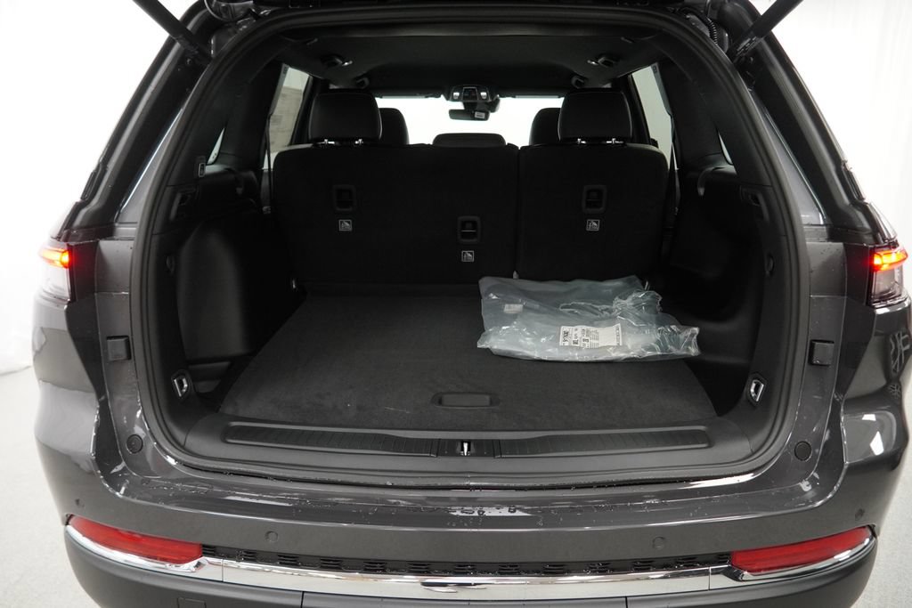Used 2025 Jeep Grand Cherokee Limited AWD/4WD image 31