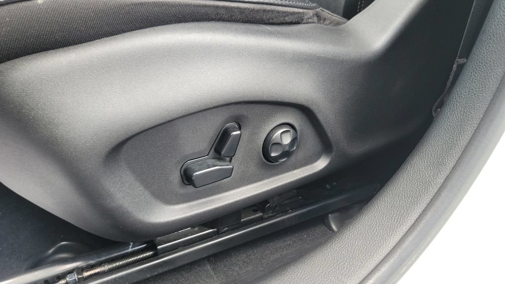 Used 2019 Jeep Compass Latitude w/ Popular Equipment Group AWD/4WD image 16