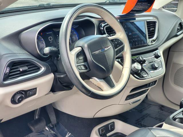 Used 2020 Chrysler Pacifica Limited FWD image 8