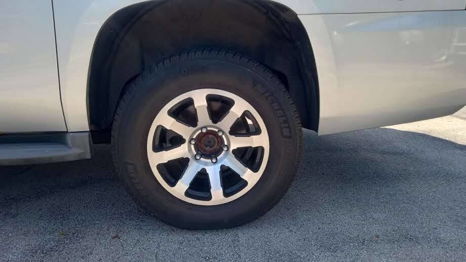 Used 2015 Chevrolet Suburban LT image 23