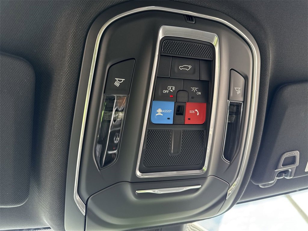 New 2025 Jeep Grand Cherokee Altitude image 16