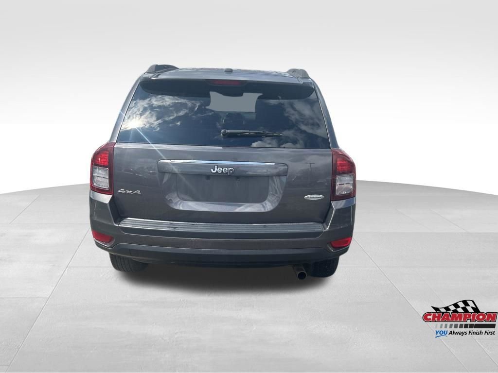 Used 2017 Jeep Compass Latitude image 4