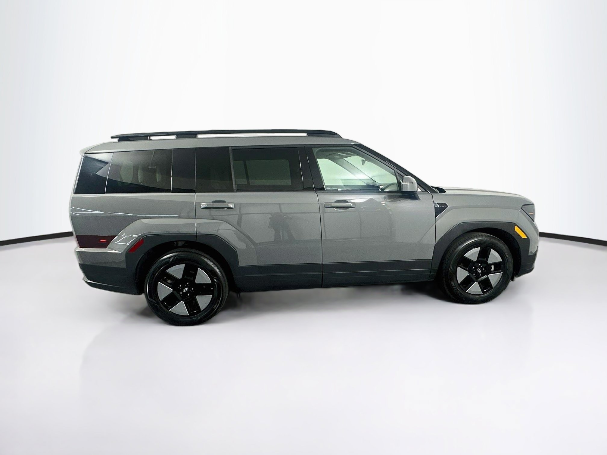Used 2025 Hyundai Santa Fe SEL FWD image 10