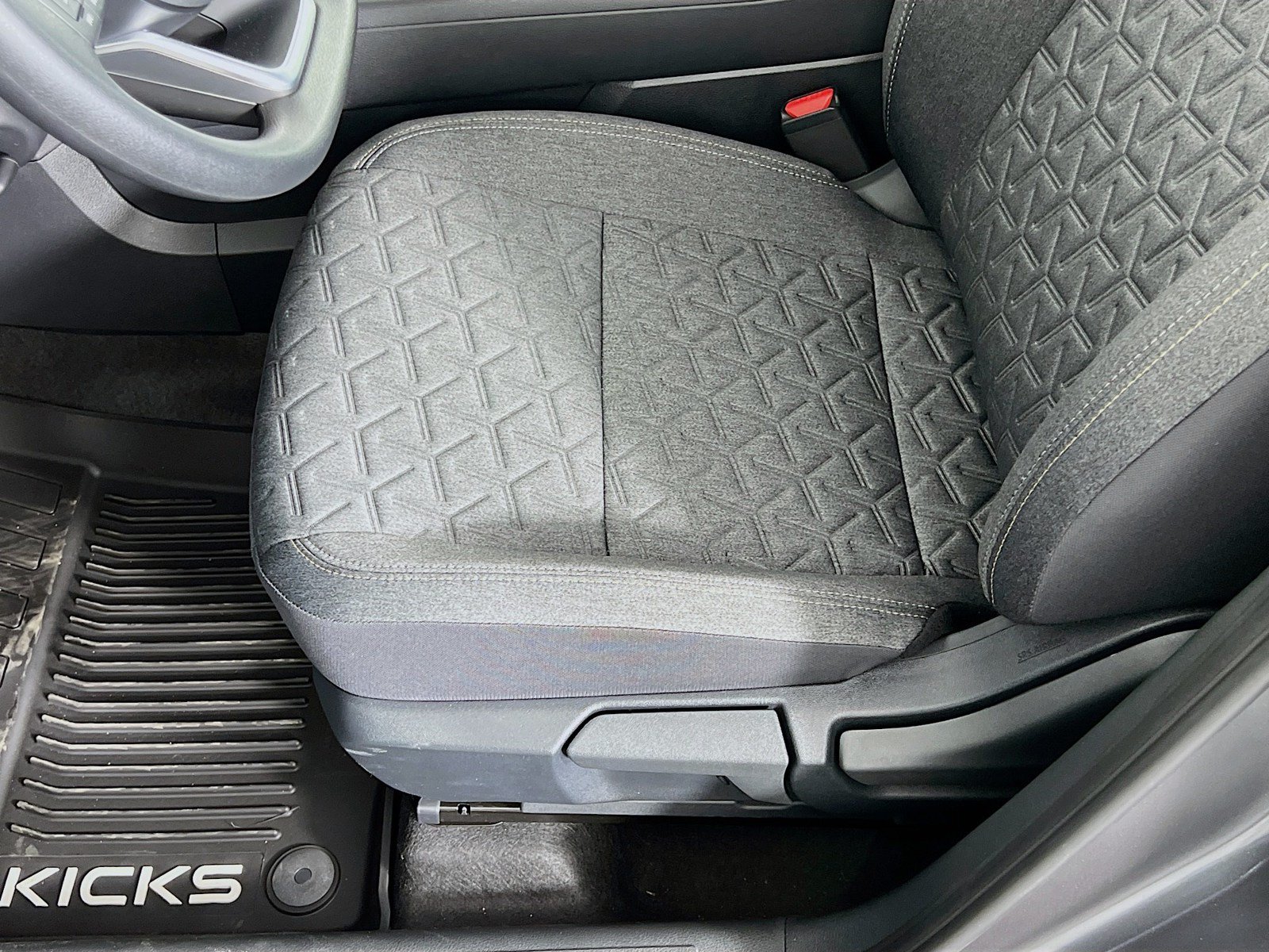 New 2026 Nissan Kicks SV FWD image 4