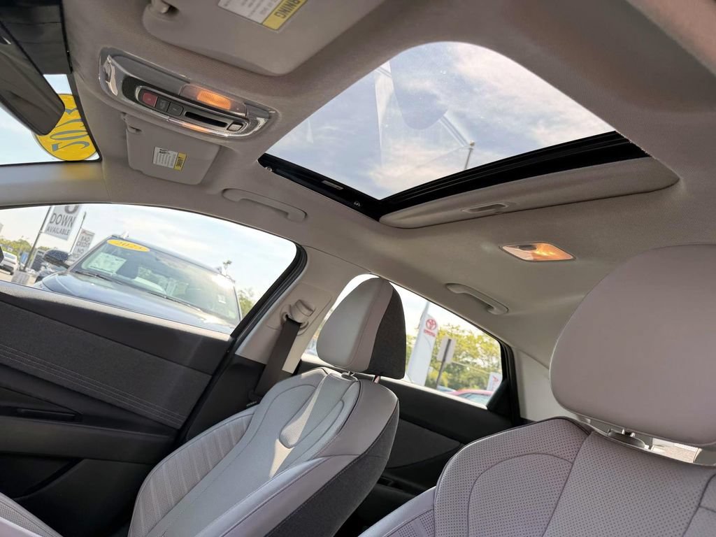 Certified 2023 Hyundai Elantra Limited FWD image 11