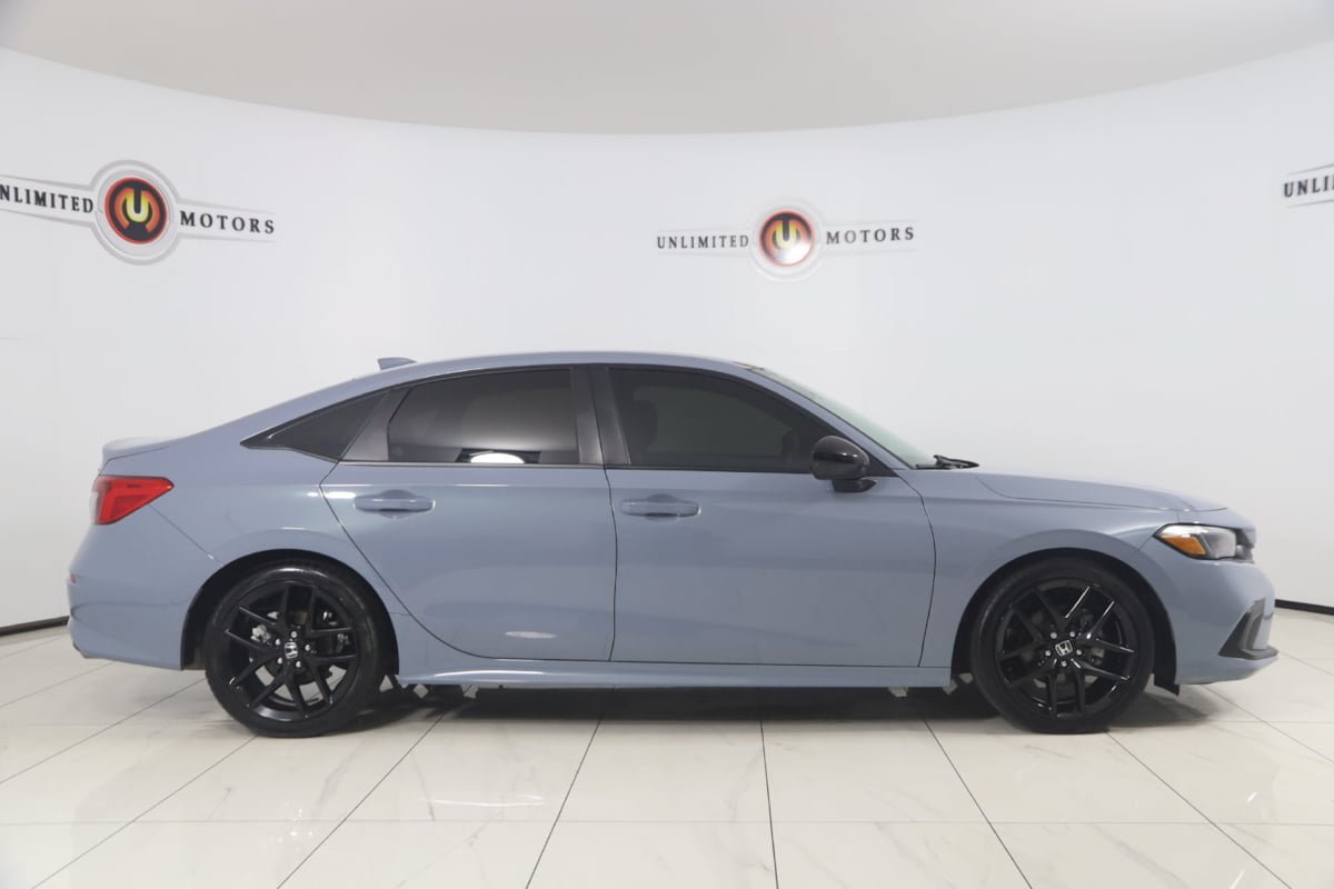 Used 2023 Honda Civic Sport image 2