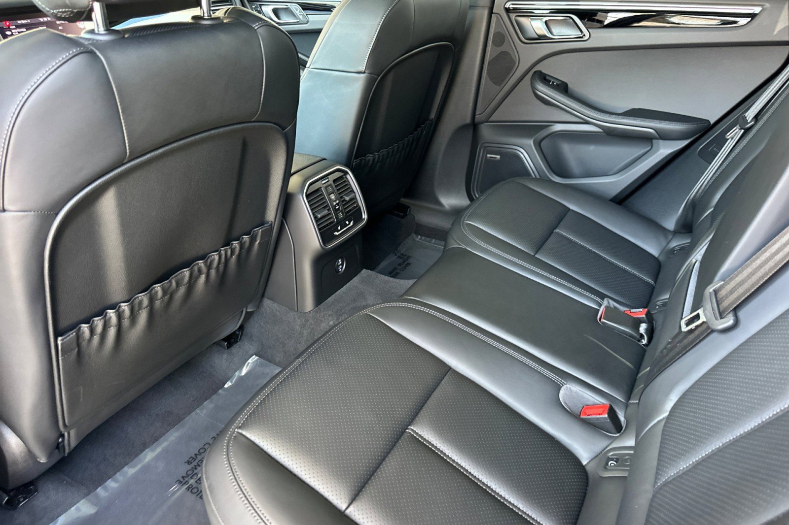 Used 2025 Porsche Macan image 13