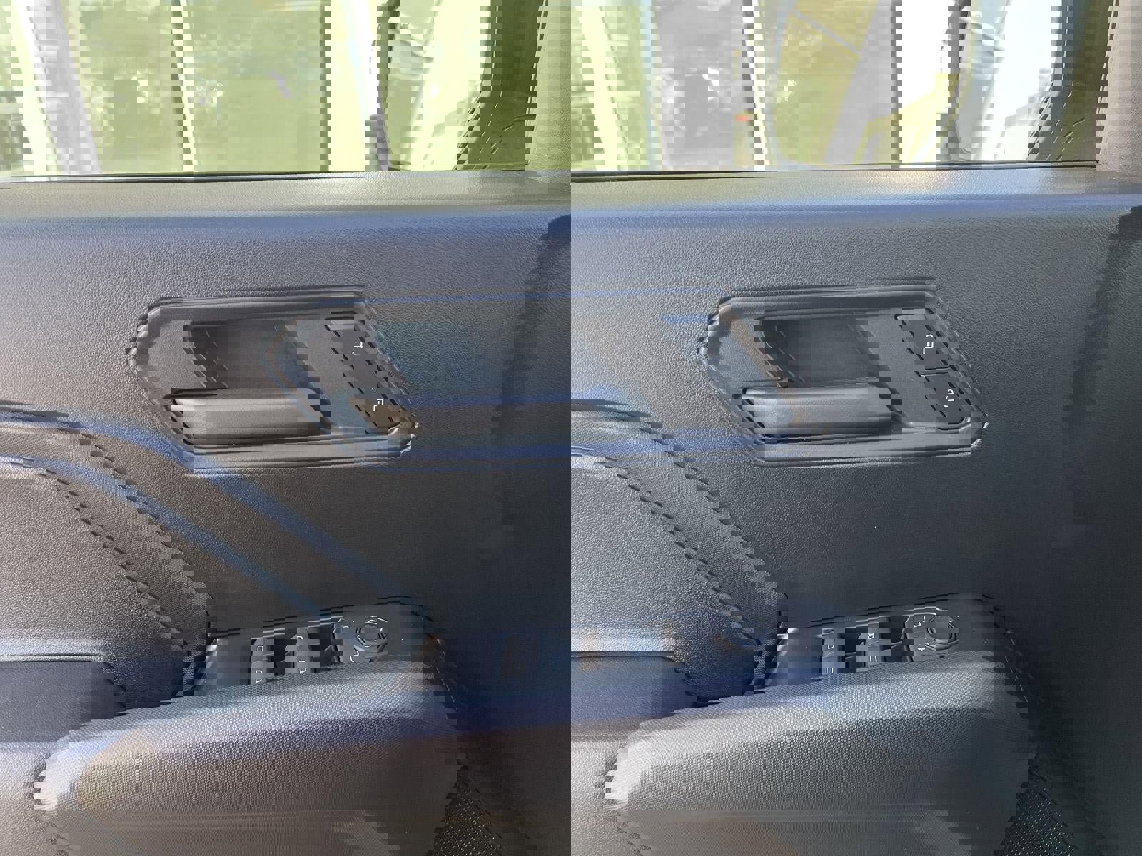 Used 2024 Chevrolet Colorado Trail Boss w/ Technology Package image 19