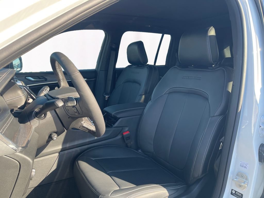 New 2025 Jeep Grand Cherokee Overland AWD/4WD image 9