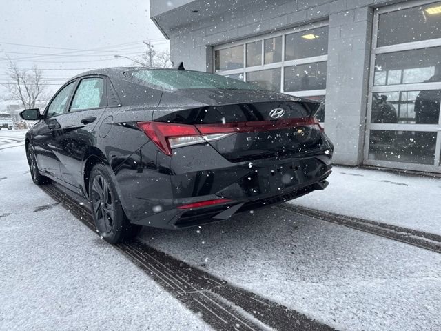 Used 2023 Hyundai Elantra SEL w/ Cargo Package image 4