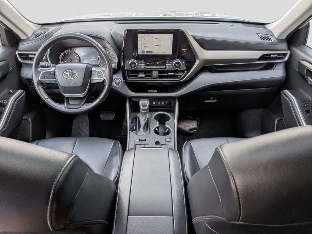 Used 2023 Toyota Highlander XLE AWD/4WD image 23